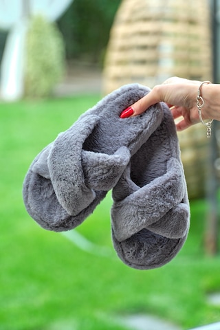 Tonny Black Çapraz Peluş Kadın Füme Ev Terliği Tbtbr005 Füme