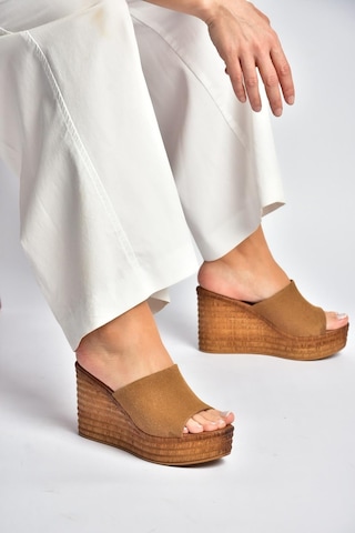 Fox Shoes Y996559902 Taba Süet Dolgu Tabanlı Kadın Terlik