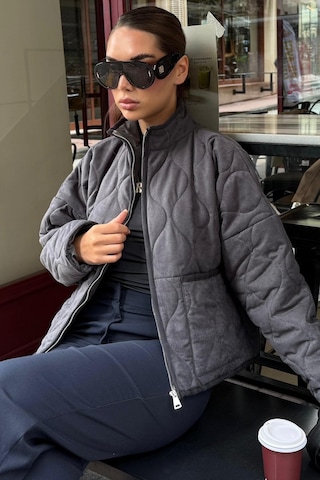 Füme Dik Yaka Kapitone Kadın Mont Mg2568 Füme