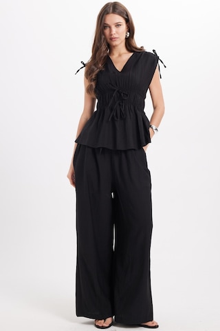 Tudors Kadın Standart Fit Normal Kesim V Yaka Beli Büzgülü Bağcıklı Bluz Geniş Paça Siyah Pantolon Takım-51026