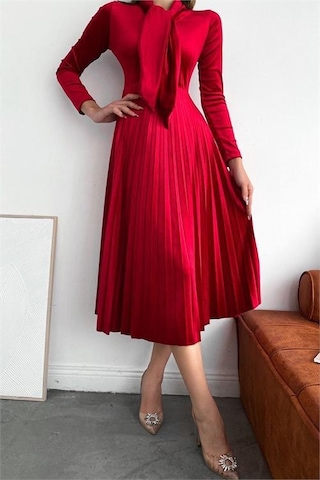 Kadın Yakası Bağlama Detaylı Piliseli Kadife Elbise Dpnbq012 Kırmızı