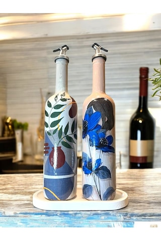 El Yapımı Mavi Çiçekli Kız Desenli Sunum Stantlı 75 Ml Zeytinyağı Sıvıyağ Şişesi Yağdanlık 2 Li Set Mavi