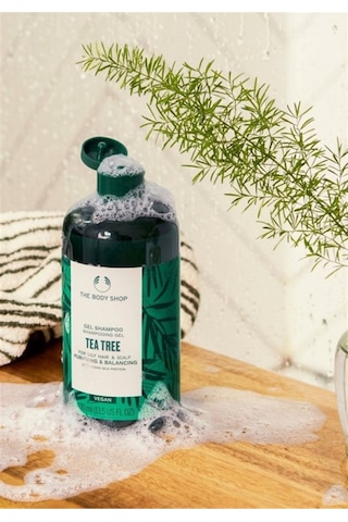 The Body Shop Çay Ağacı Tea Tree Yağlı Saçlara Özel Arındırıcı Ve Dengeleyici Jel Şampuan 400 Ml Yağlı