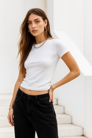 Kadın Ekru Esnek Kumaşlı Vücuda Oturan Slim Fit Kısa Kollu Crop T-shirt Ekru