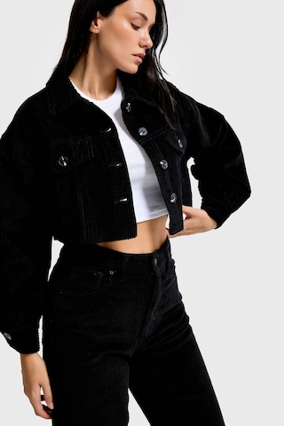 it's basic Kadın Siyah Renk 26w5-1 Crop Fit Düğmeli Kalın Fitilli Velvet Kadife Kumaş Ceket
