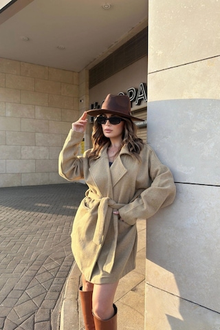 Kadın Karamel Kruvaze Yaka, Çift Cepli, Beli Kemerli, Kaşe Kaban Ceket Astarsız Sütlü Kahverengi