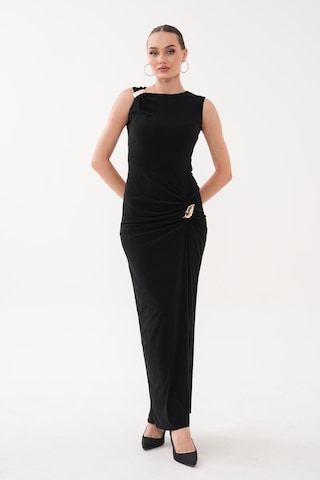 Diemmood Kadın Sıfır Kol Omuz Ve Beli Broş Detaylı Sandy Siyah Elbise