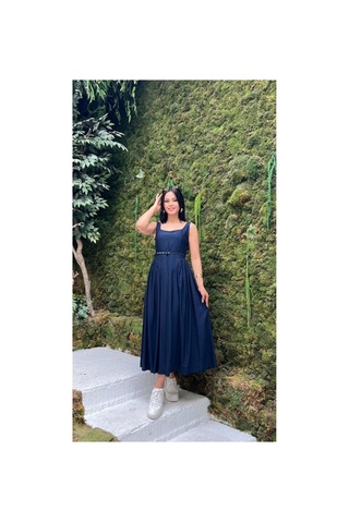 Moda Banuş Çilek Kumaş Kemer Detaylı Midi Boy Lacivert Elbise