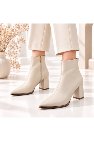 Dabab Shoes Yona Kadın Bej Cilt Sivri Burun Ön Dikiş Detaylı Fermuarlı İçi Sıcak Astarlı 7 Cm Kalın Topuklu Bot Bootie