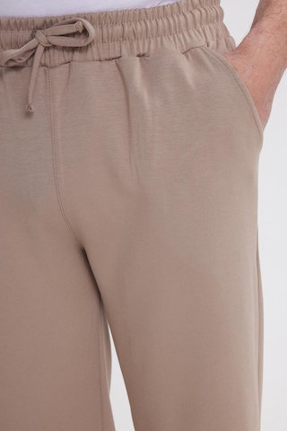 Tudors Erkek Slim Fit Dar Kesim Beli Bağcıklı 3 Cepli Geniş Paça Koyu Vizon Eşofman Altı-41914 Vizon
