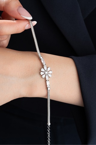 Çekirdekjewelry 925 Ayar Gümüş Zirkon Taşlı Çiçek Motifli Kadın Bileklik Gri