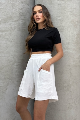 Lesa Wear Yüksel Bel Bol Kesim Keten Görünümlü Çift Cepli Şort Beyaz