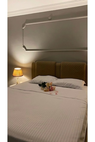 Otel Tipi 10 Adet Tek Çarşaf, Çift Kişilik 83 Tel Çizgili Saten %100 Pamuk 240x280 Beyaz