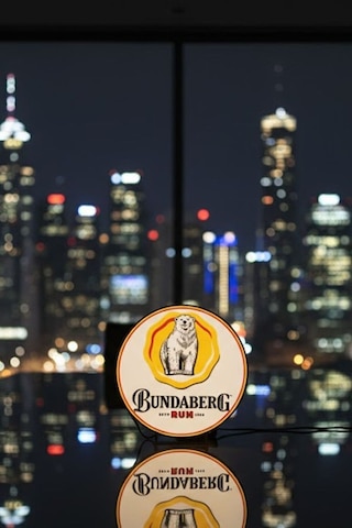 Bundaberg Rum Bundy Bear & Rosette Tasarımlı Dekoratif Aydınlatma Çok Renkli