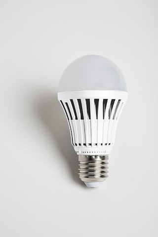 Cata 4229 Şarjlı Led Ampul 7W Beyaz Işık