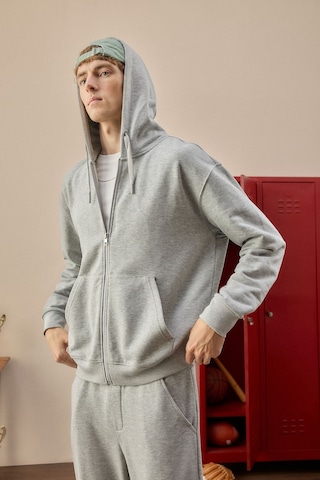 Defacto Relax Fıt Kapüşonlu İçi Yumuşak Tüylü Kalın Kumaş Fermuarlı Sweatshirt D7599ax26augr210 Gri-gr210