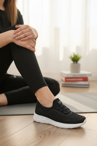Enoch Kadın Bağcıksız Esnek Tabanlı Günlük Spor Ayakkabı Yürüyüş Sneaker Siyah Beyaz