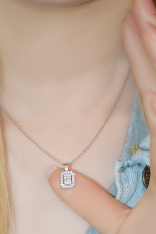 Modern Tasarım 0.30 Ct Baget Kare Tektaş Kolye