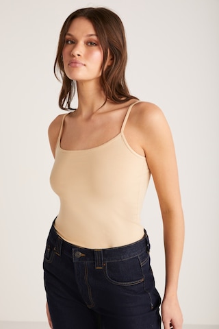 Ethıquet Khloe Kadın Slim Fit Dar Kesim Pamuklu İnce Askılı Kare Yaka Sıfır Kol Basic Bej Atlet