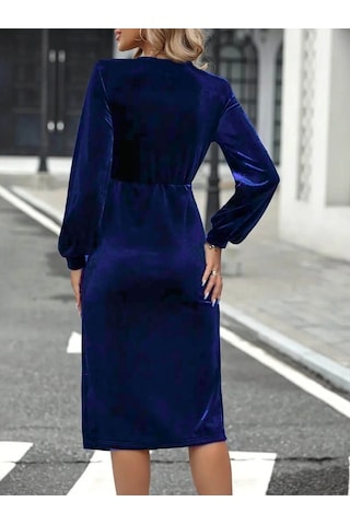 Kadın Uzun Kollu Kruvaze Yaka Yanlardan Büzgü Detaylı Yırtmaçlı Kadife Elbise Saks Mavi