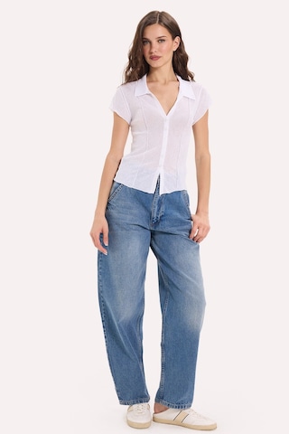 Tudors Kadın Slim Fit Dar Kesim Kısa Kollu Dikiş Detaylı Dokulu Düğmeli Beyaz Bluz Gömlek