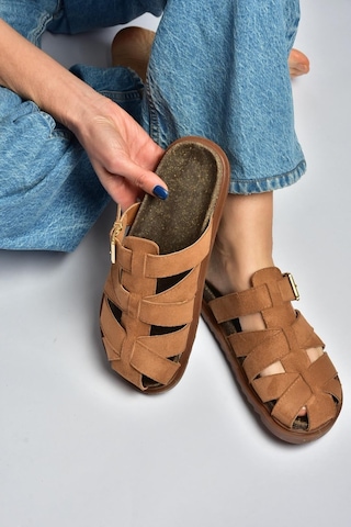 Fox Shoes Y596549502 Taba Süet Tokalı Önü Kapalı Kadın Terlik