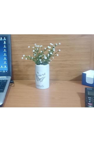 Vazoda Beyaz Yapay Çiçek Dekoratif Kelebek Desenli Vazo Dahil 7 x 7 x 16 CM