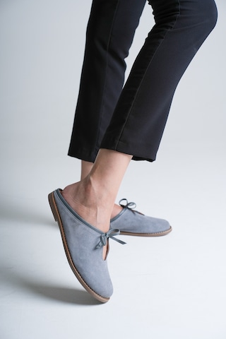 Analin Shoes Kadın Hakiki Deri Fiyonk Detaylı Düz Terlik Gri