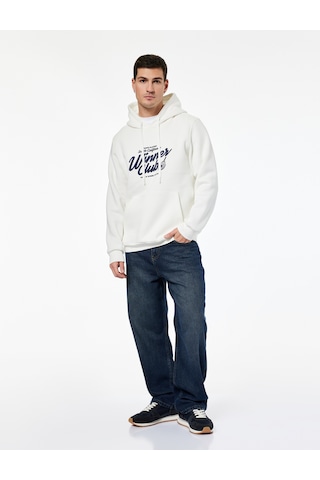 Koton Regular Fit Uzun Kollu Kanguru Şardonlu Cepli Kapşonlu Baskılı Sweatshirt Beyaz 7wam70032mk