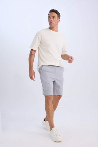 Defacto Regular Fit Beli Bağcıklı Dokulu Bermuda Şort D9451ax25spgr89 Gri