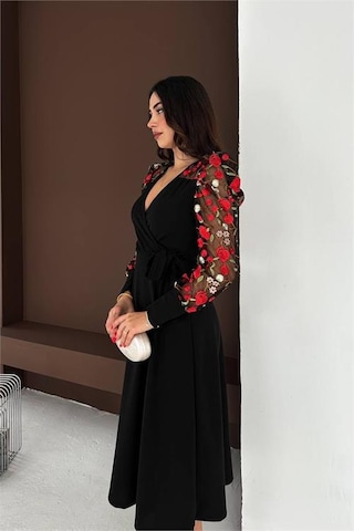 Neşeli Butik Kadın Siyah Tül Kol Çiçek İşlemeli Midi Boy Elbise Nbk4409 Siyah
