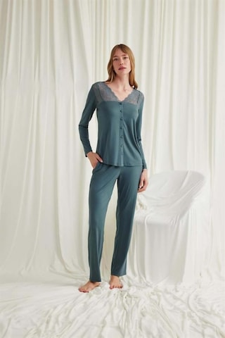 Lisinya Yakası Omzu Ve Paçası Dantelli Boydan Düğmeli Pijama Takımı Yeşil