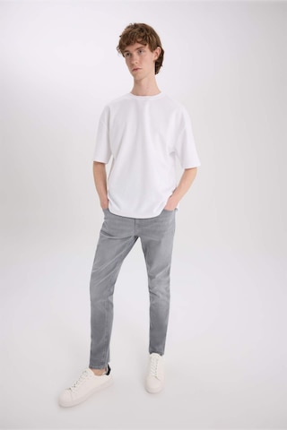 DeFacto Pedro Slim Fit Dar Kalıp Normal Bel Dar Paça Jean Pantolon D9782AX25SPNM18