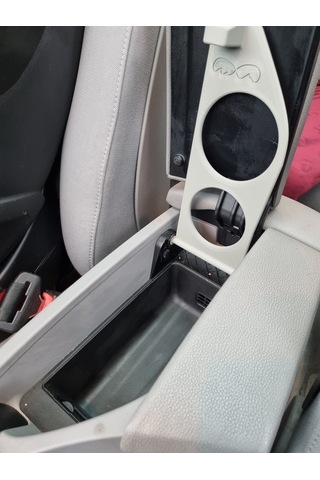 Bmw E60 5 Serisi Orta Konsol Bölmesi
