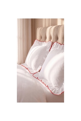 %100 Pamuk Overloklu Fırfırlı Çift Kişilik Nevresim Takımı Lastikli Çarşaflı 200x220 Cm Kırmızı - 904804703 Kırmızı