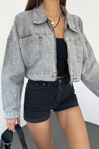Gri Çift Cepli Fermuarlı Yıkamalı Crop Denim Ceket Bcdf-235410 Çok Renkli