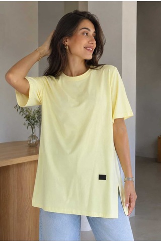 Tenra Kadın Basic Oversize Tişört Bisiklet Yaka Uzun Boy Yırtmaçlı Lazer Kesim %100 Pamuk Sarı