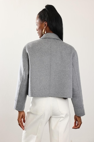 Gri Gömlek Yaka Kısa Yün Ceket Gri