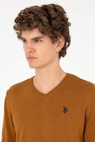 U.S. Polo Assn. Erkek Slim Fit V Yaka Coconut Basic Kazak 50293512-VR153