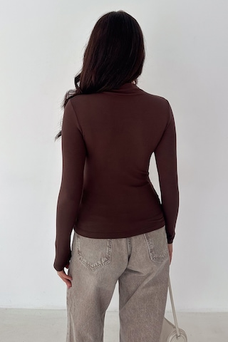 Noa & Noa Kadın Dikiş Detaylı Fit Bluz White Line Kahverengi