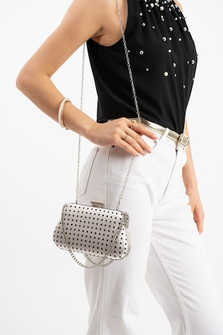 Lebibe Shoes Polkıa Ekru Saten Kumaş Puantiye Desenli Zincir Askılı Klips Kapamalı Clutch Çanta