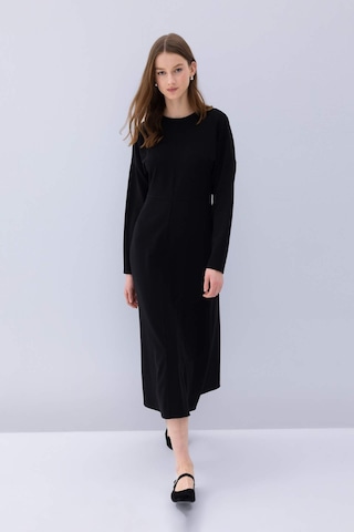 DeFacto Relax Fit Bisiklet Yaka Krep Uzun Kollu Maxi Siyah Elbise D7485AX24WNBK81 Siyah