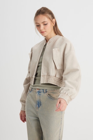 Slim Fit Dar Kesim Bisiklet Yaka Pamuk Bej Bomber Ceket W241606614 Bej