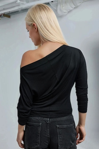 Hiccup Asimetrik Yaka Uzun Kollu Esnek Örme T-shirt Siyah