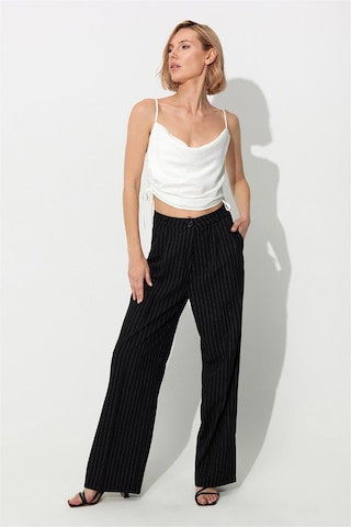 Sherin Beyaz Yanları Büzgülü Askılı Büstiyer SS23CT4735BE-BEYAZ