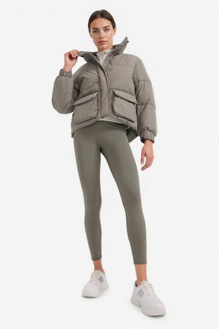 Defacto Defactofit Su İtici Oversize Fit Geniş Kalıp Dik Yaka Fermuarlı Çıtçıtlı Cepli Şişme Mont E9266ax25wnkh464 Haki-kh464