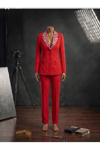 Orvelia Yaka İri Kristal Taş İşlemeli Tailored Kırmızı Blazer Ceket Ve Pantolon Takımı Vermililion