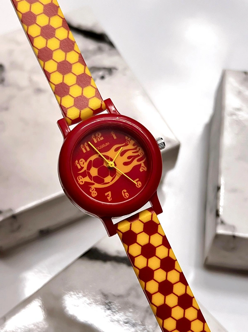 Coliseum Renkli Ve Figürlü Özel Kutulu Çocuk Kol Saati Ft.cls.ck06 Çok Renkli