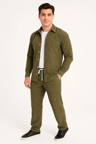 Erkek Kadife Oversize Takım - Gömlek Ve Pantolon İkili Set Füme Corduroy Şıklığı, Rahat Ve Zarif Duruş Yumuşak Dokulu Kadife Kumaş, Düğmeli Gömlek Üst Ve Lastikli Pantolon Alt Parça İle Gün Boyu Konfor- Haki Çok Renkli
