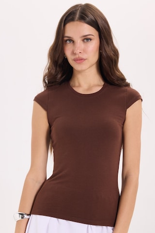 Tudors Kadın Slim Fit Dar Kesim Pamuklu Likralı Bisiklet Yaka Ay Kol Kahverengi Tişört-51124